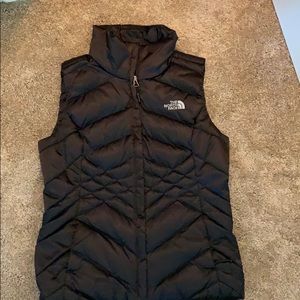 Black north face vest